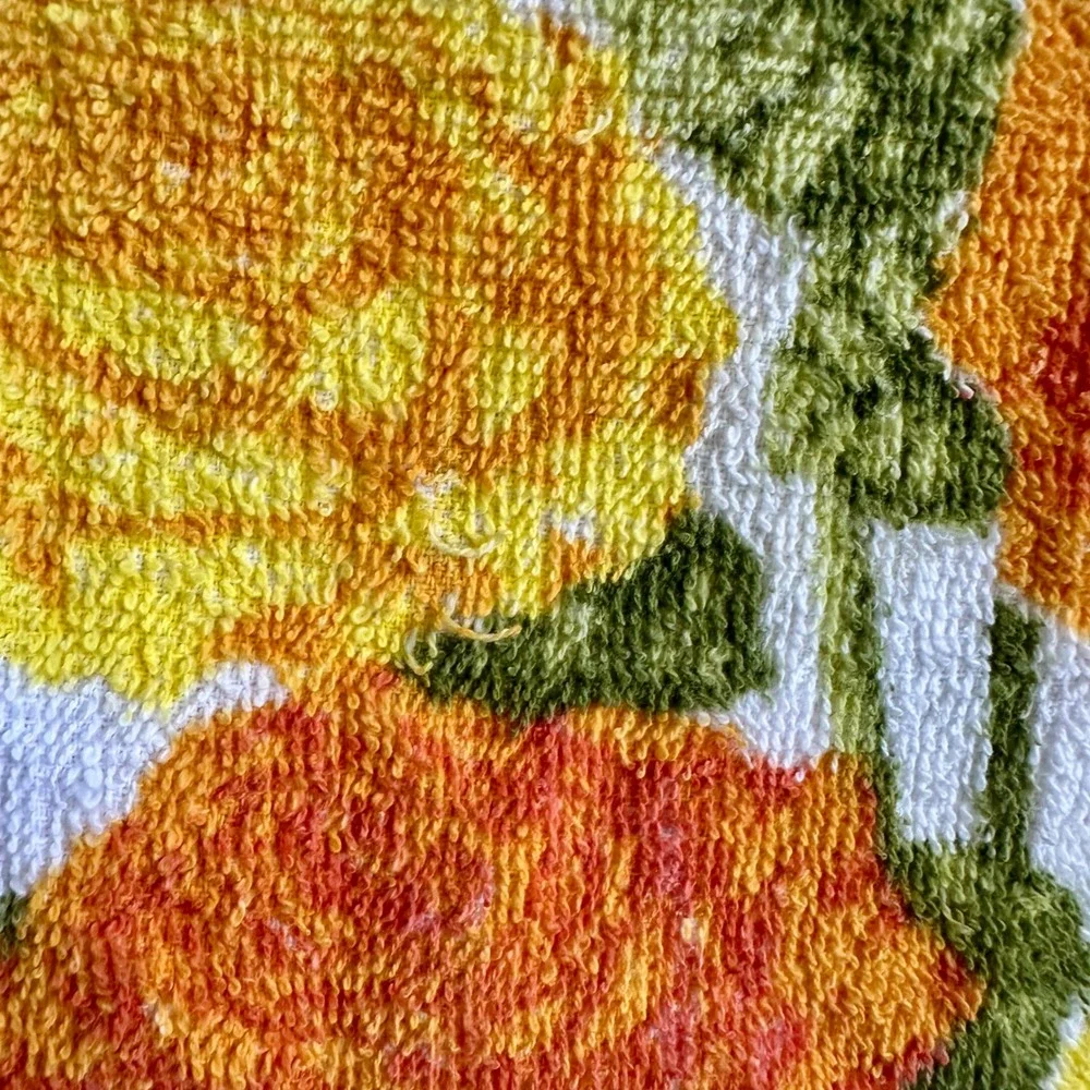 Vintage 70s Rose Floral Terry Cloth Bath Towel Fringed All Cotton Made in USA